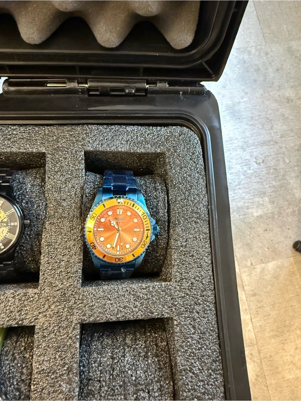 Lot 6 Invicta Men's Watches and 1 TechnoMarine in 8 Slot Invicta Hard - Picture 5 of 16